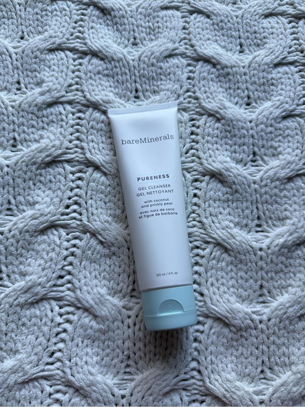 bareMinerals Pureness Gel Cleanser — white and pale blue